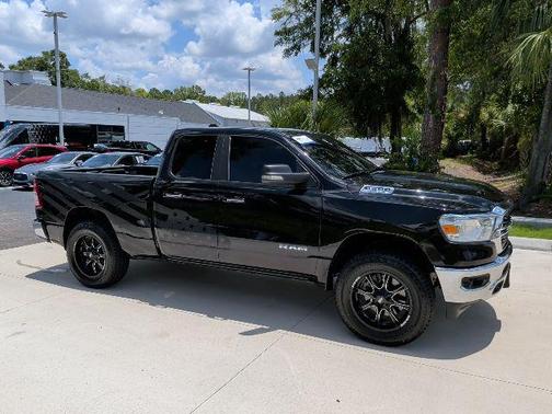 Diamond Black Crystal Pearlcoat 2020 RAM 1500 Big Horn/Lone Star