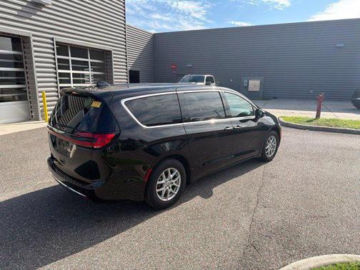 Diamond Black Crystal Pearlcoat 2024 Chrysler Pacifica Touring L