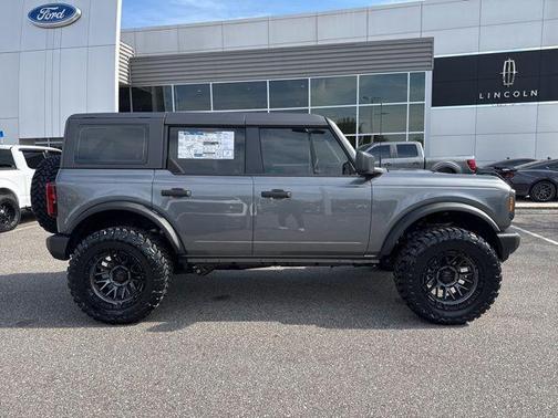 Carbonized Gray Metallic 2025 Ford Bronco Base