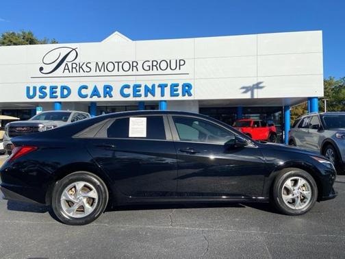 2023 Hyundai ELANTRA SE