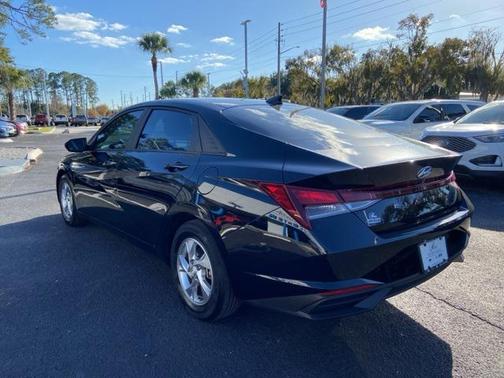 2023 Hyundai ELANTRA SE