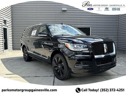 Infinite Black Metallic Clearcoat 2024 Lincoln Navigator Reserve