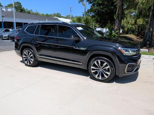 Black 2022 Volkswagen Atlas 3.6L SEL Premium