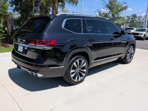 Black 2022 Volkswagen Atlas 3.6L SEL Premium