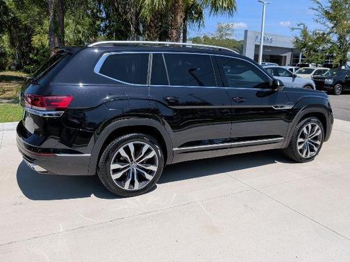 Black 2022 Volkswagen Atlas 3.6L SEL Premium