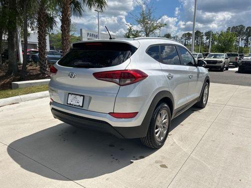 Chromium Silver 2016 Hyundai TUCSON SE