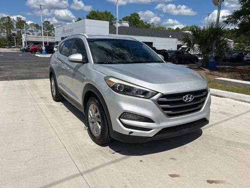 Chromium Silver 2016 Hyundai TUCSON SE