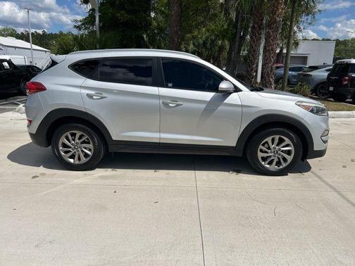 Chromium Silver 2016 Hyundai TUCSON SE