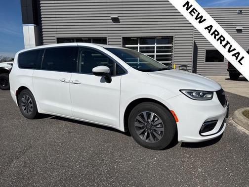 2023 Chrysler Pacifica Hybrid Touring L