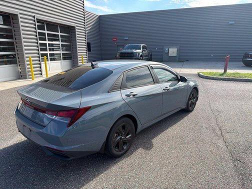 Electric Shadow 2022 Hyundai ELANTRA SEL
