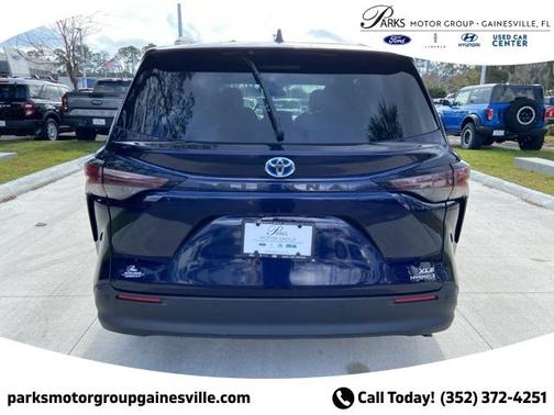 2024 Toyota Sienna XLE