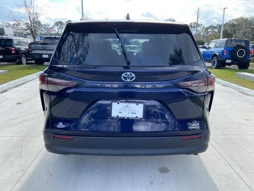2024 Toyota Sienna XLE