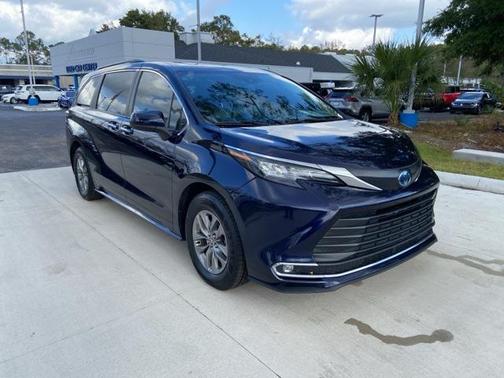 2024 Toyota Sienna XLE