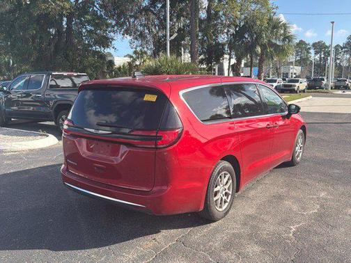 Red Hot Pearlcoat 2025 Chrysler Pacifica L
