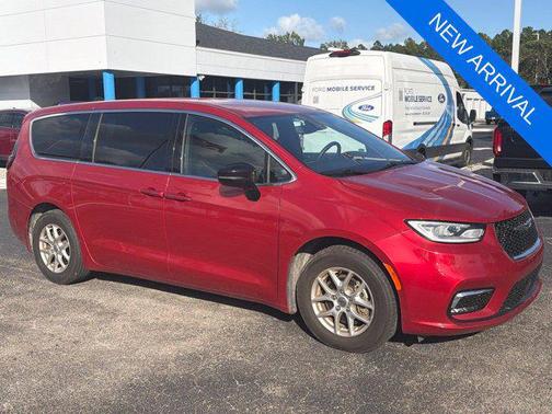 Red Hot Pearlcoat 2025 Chrysler Pacifica L