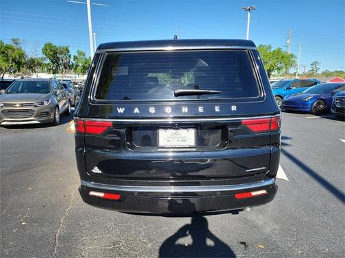 2023 Jeep Wagoneer L Series II 4x2