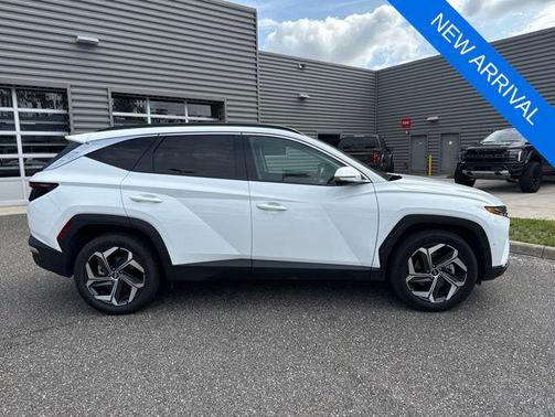 White Pearl 2024 Hyundai TUCSON Limited