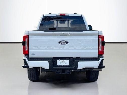 Oxford White 2027 Ford F-250 Lariat