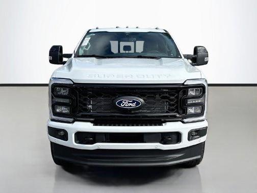 Oxford White 2027 Ford F-250 Lariat