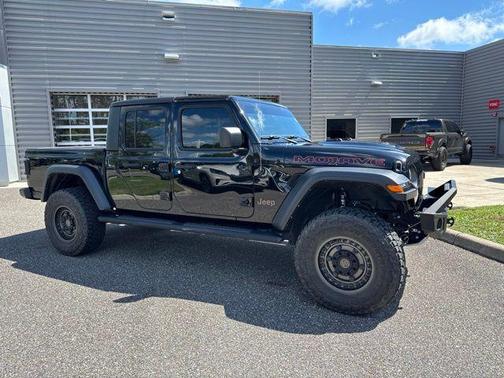 Black Clearcoat 2023 Jeep Gladiator Mojave 4x4