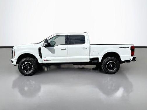 Oxford White 2027 Ford F-250 Lariat
