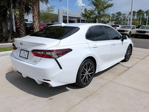 White 2022 Toyota Camry SE