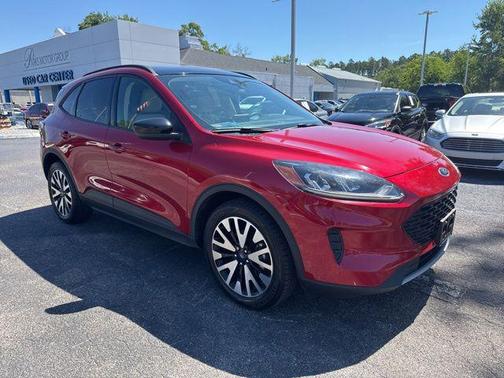 Rapid Red Metallic Tinted Clearcoat 2020 Ford Escape SE