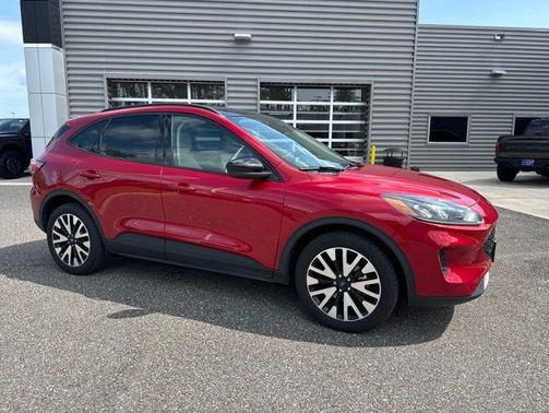 Rapid Red Metallic Tinted Clearcoat 2020 Ford Escape SE