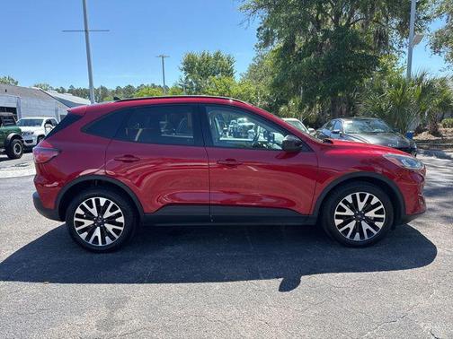 Rapid Red Metallic Tinted Clearcoat 2020 Ford Escape SE