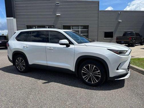 Pearl 2024 Toyota Grand Highlander Hybrid Platinum MAX