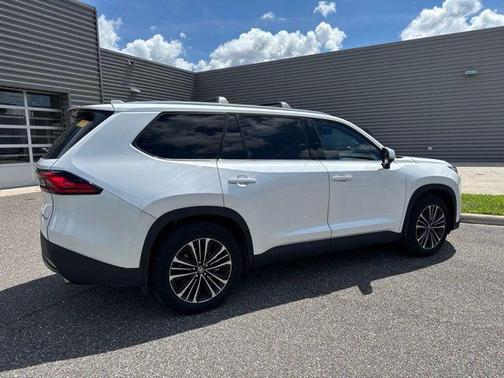 Pearl 2024 Toyota Grand Highlander Hybrid Platinum MAX