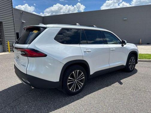 Pearl 2024 Toyota Grand Highlander Hybrid Platinum MAX
