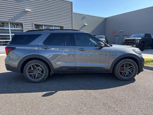 Carbonized Gray Metallic 2026 Ford Explorer ST-Line