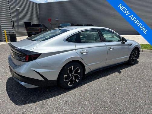 Aero Silver 2025 Hyundai SONATA SEL