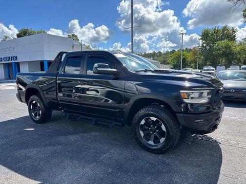Diamond Black Crystal Pearlcoat 2019 RAM 1500 Rebel