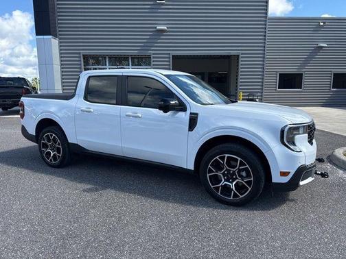 Oxford White 2025 Ford Maverick Lariat
