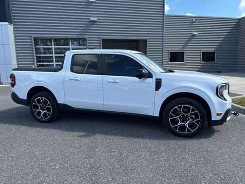 Oxford White 2025 Ford Maverick Lariat