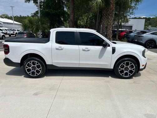 Oxford White 2025 Ford Maverick Lariat