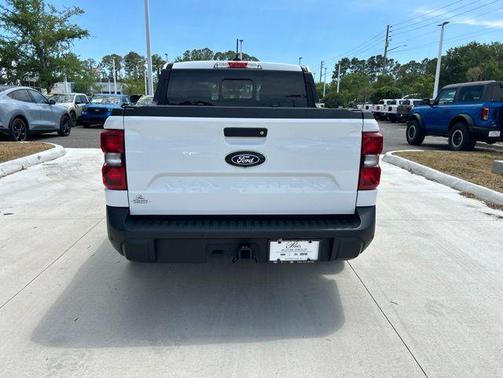 Oxford White 2025 Ford Maverick Lariat
