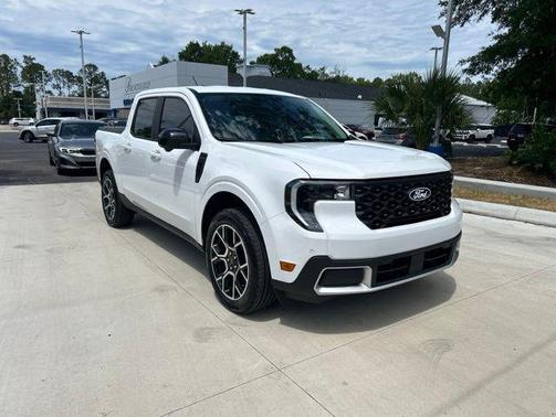 Oxford White 2025 Ford Maverick Lariat