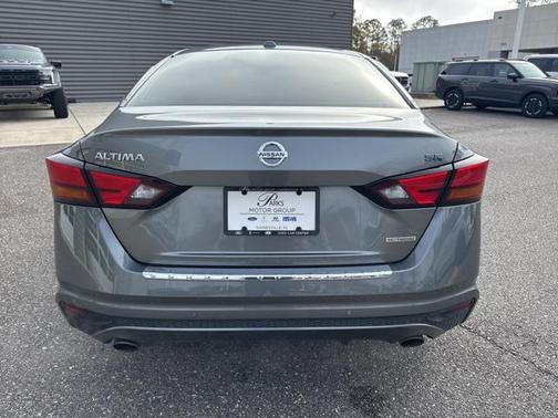 2022 Nissan Altima SR VC-Turbo FWD