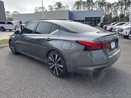 2022 Nissan Altima SR VC-Turbo FWD