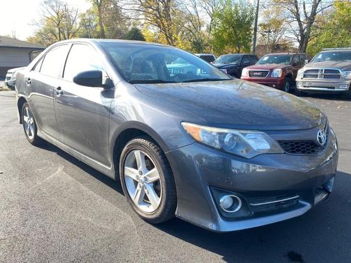 Photo 3 of 17 of 2013 Toyota Camry SE