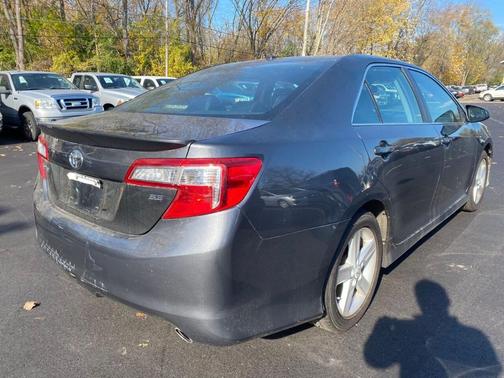 Photo 5 of 17 of 2013 Toyota Camry SE