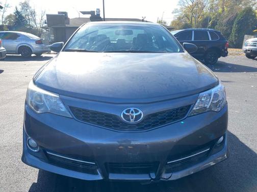 Photo 2 of 17 of 2013 Toyota Camry SE