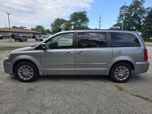 2013 Chrysler Town & Country Touring-L