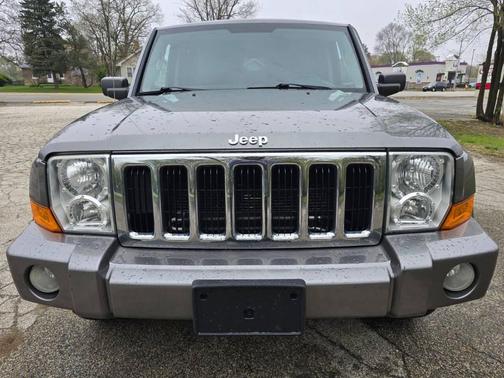 Gray 2007 Jeep Commander Sport