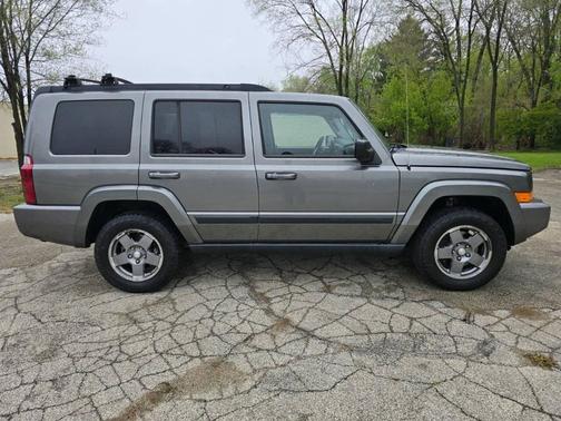 Gray 2007 Jeep Commander Sport