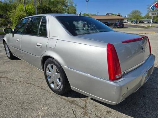 Light Platinum 2007 Cadillac DTS Luxury