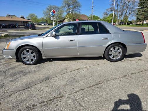 Light Platinum 2007 Cadillac DTS Luxury